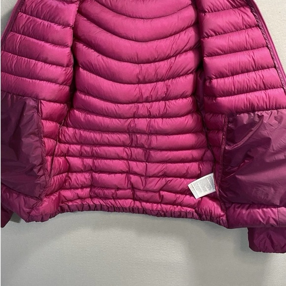 Arcteryx Hoody women’s purple medium 400$ - Picture 7 of 8